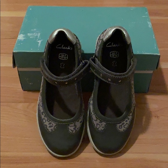 Clarks - Picture 4 of 5